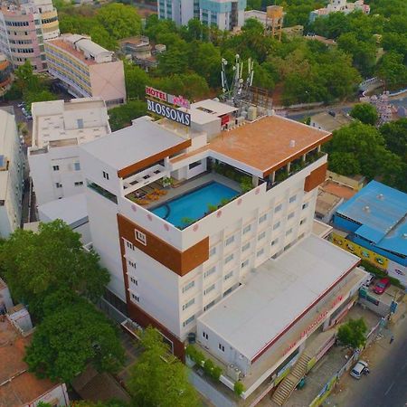 Hotel Blossoms Tiruchirappalli Esterno foto