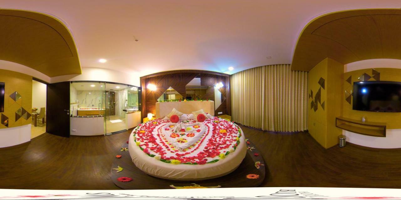 Hotel Blossoms Tiruchirappalli Esterno foto